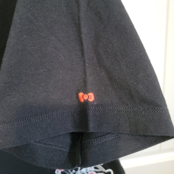 Sanrio Hello Kitty x Uniqlo Graphic Tee Collab - Picture 3 of 4